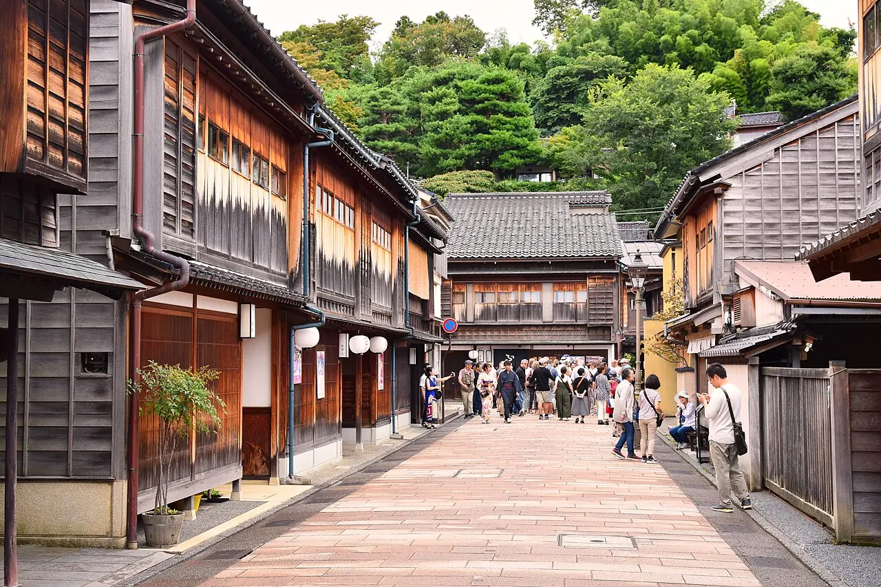 Wooden teahouses along the stone-paved main street of Higashi Chaya in Kanazawa